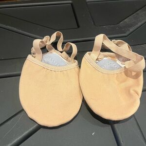 Revolution Danceware Turners 
Women’s Size 10-11